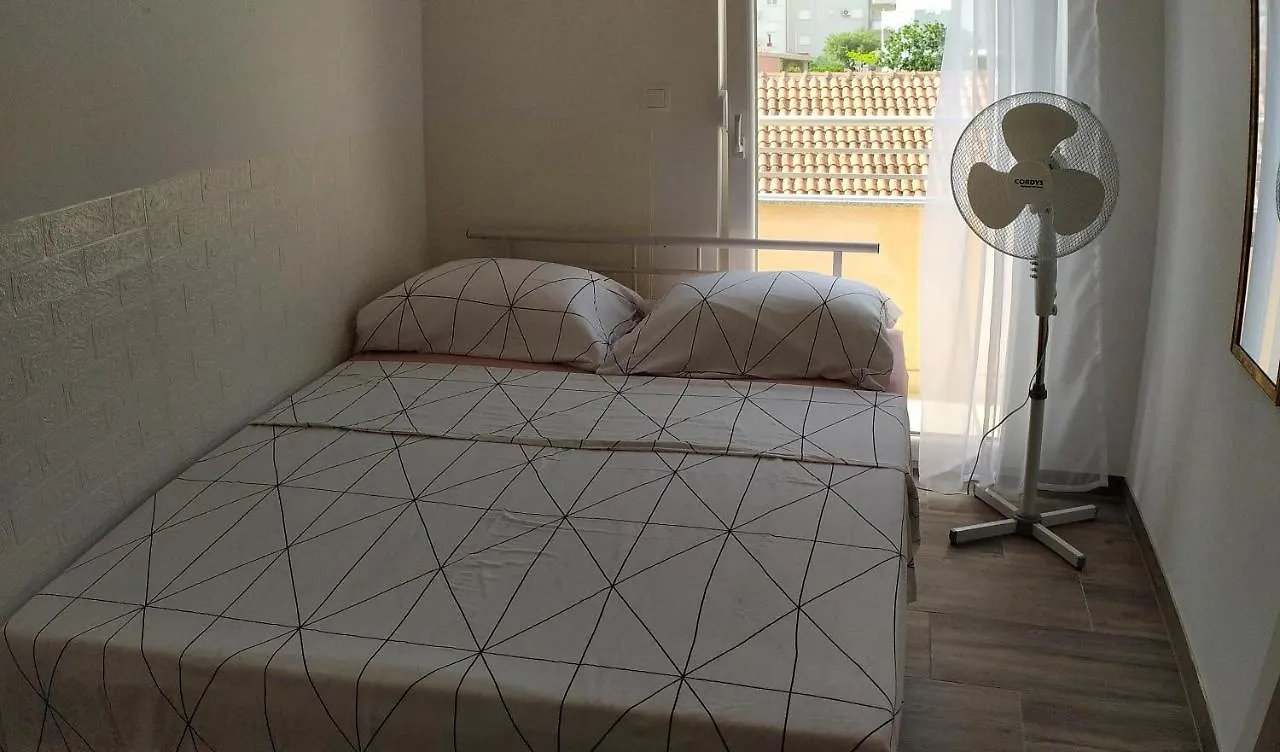 Charming 2-Bed Apartment In Okrug Gornji Trogir