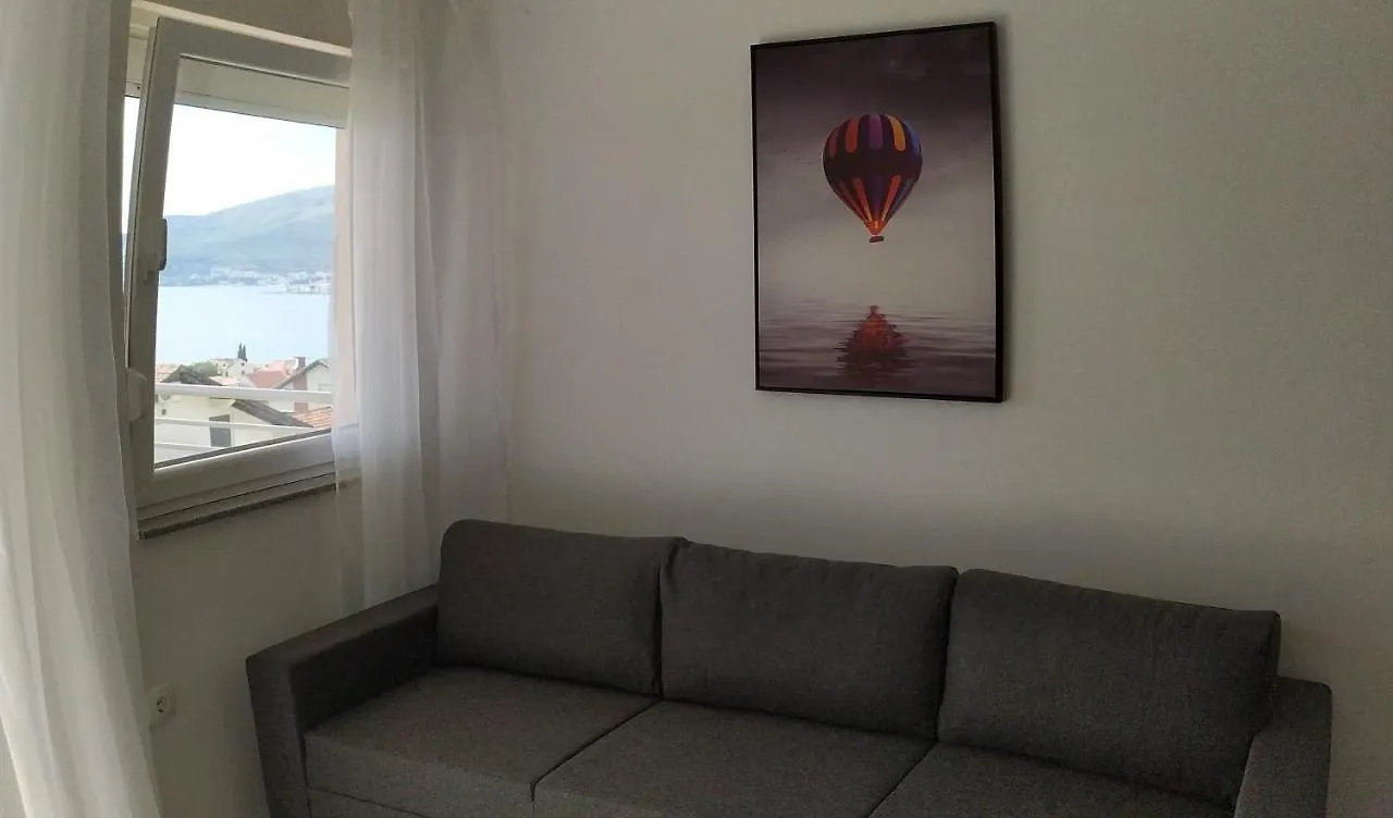 Charming 2-Bed Apartment In Okrug Gornji Trogir 0*,