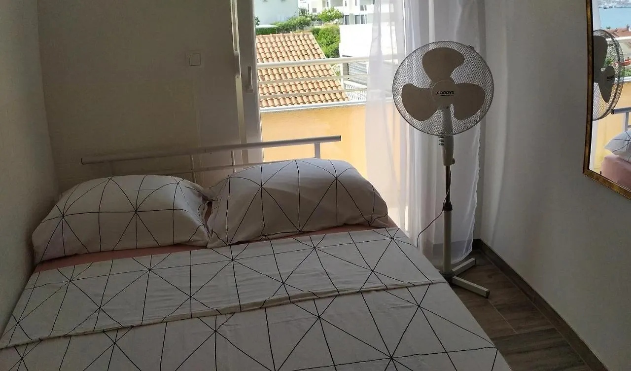 Charming 2-Bed Apartment In Okrug Gornji Trogir
