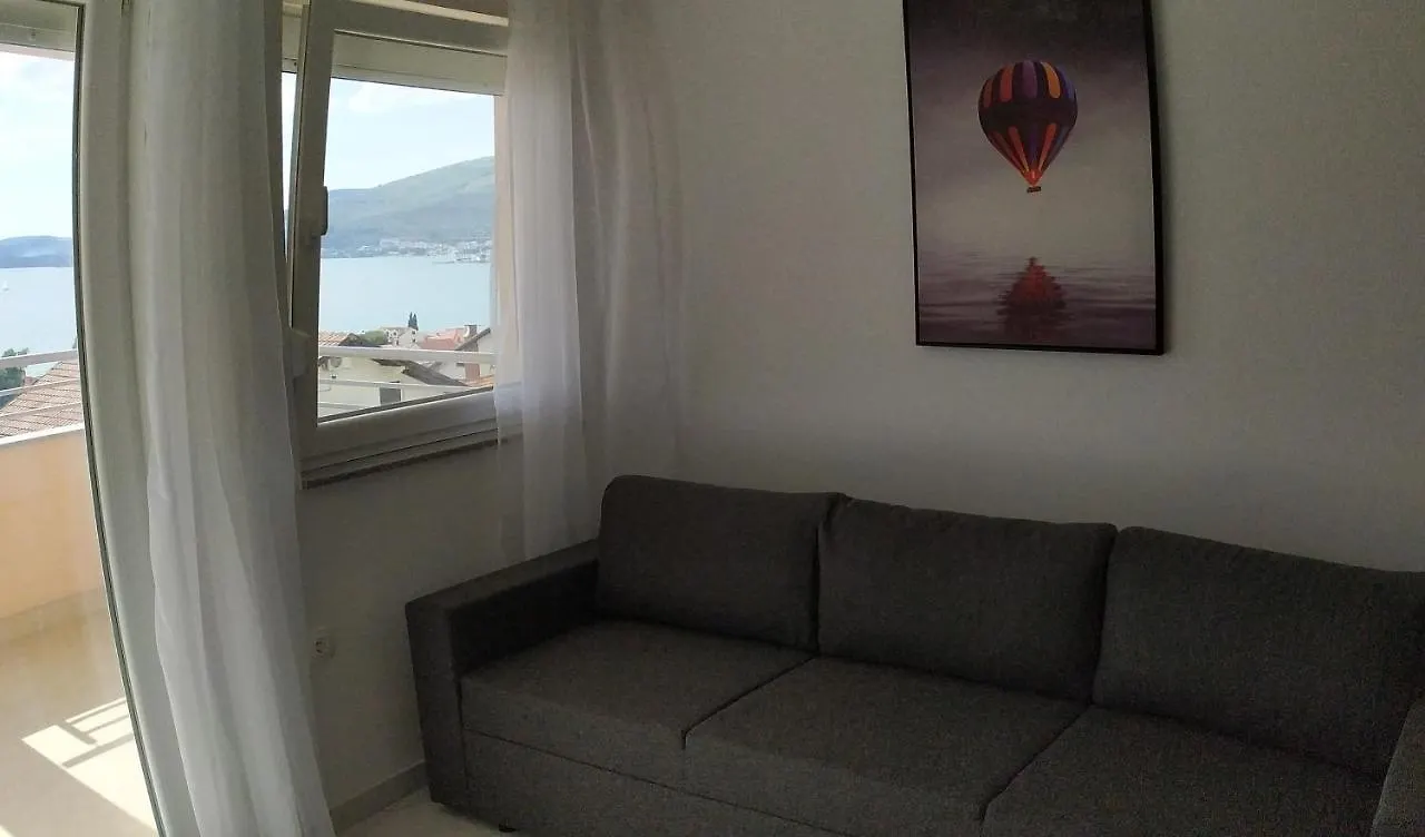 Charming 2-Bed Apartment In Okrug Gornji Trogir