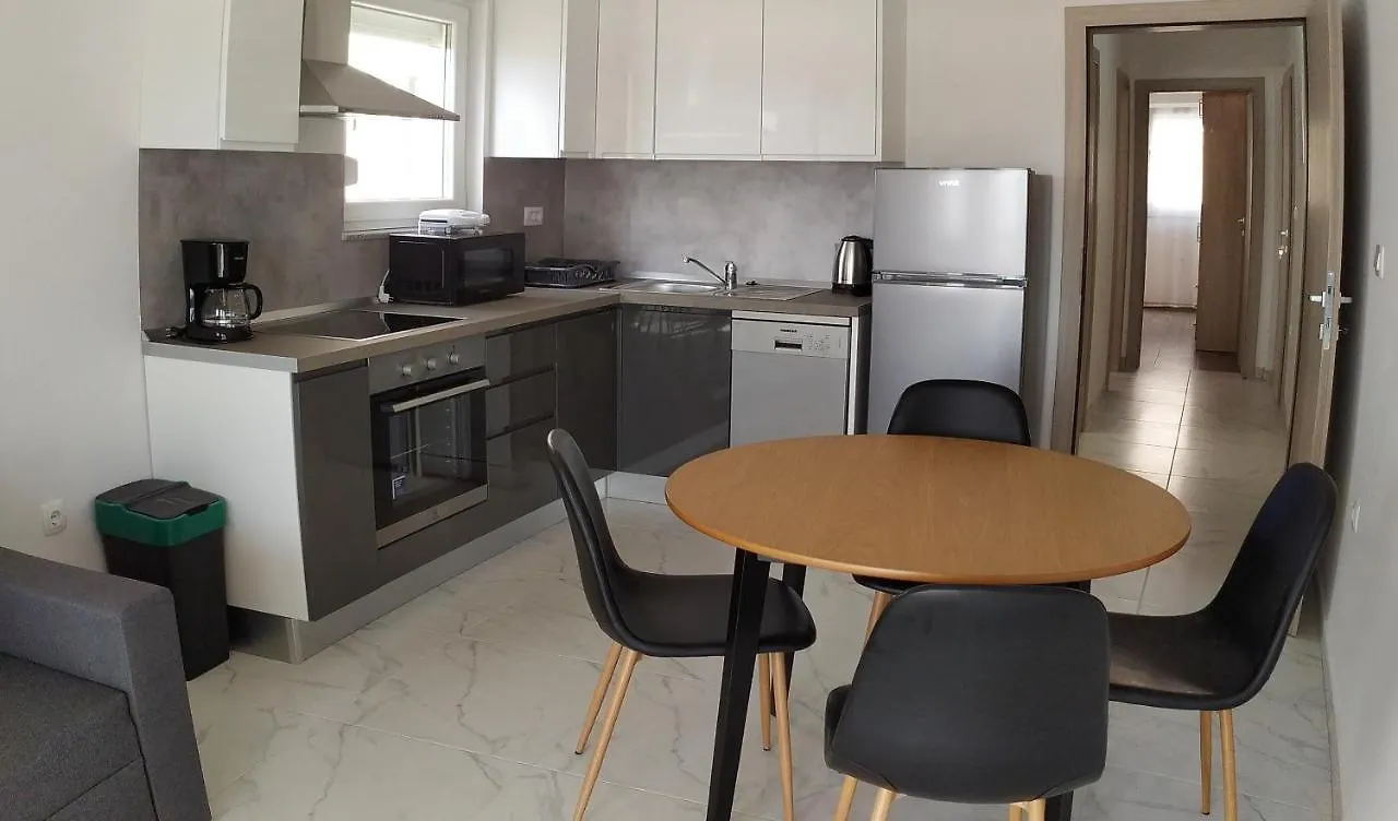 Charming 2-Bed Apartment In Okrug Gornji Trogir 0*,