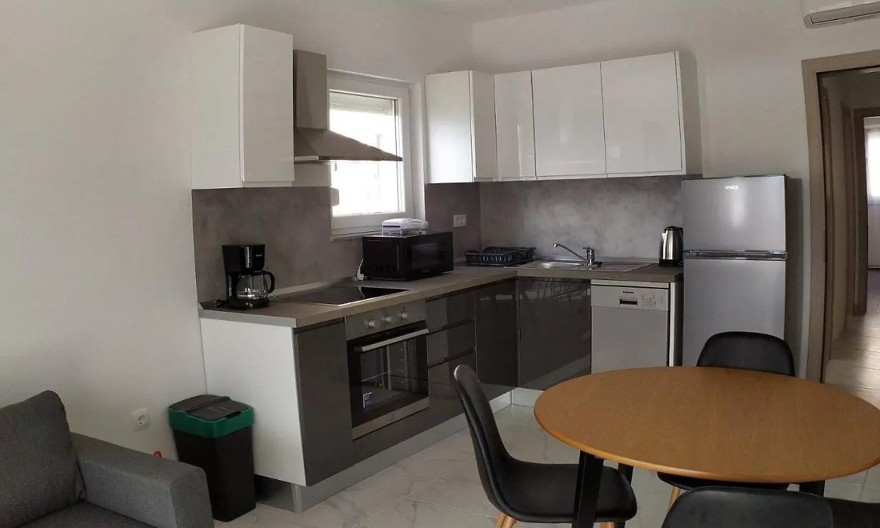 Charming 2-Bed Apartment In Okrug Gornji Trogir