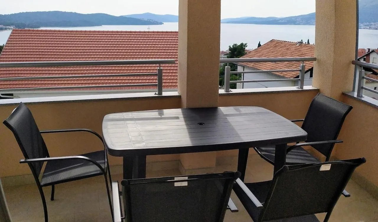 Charming 2-Bed Apartment In Okrug Gornji Trogir
